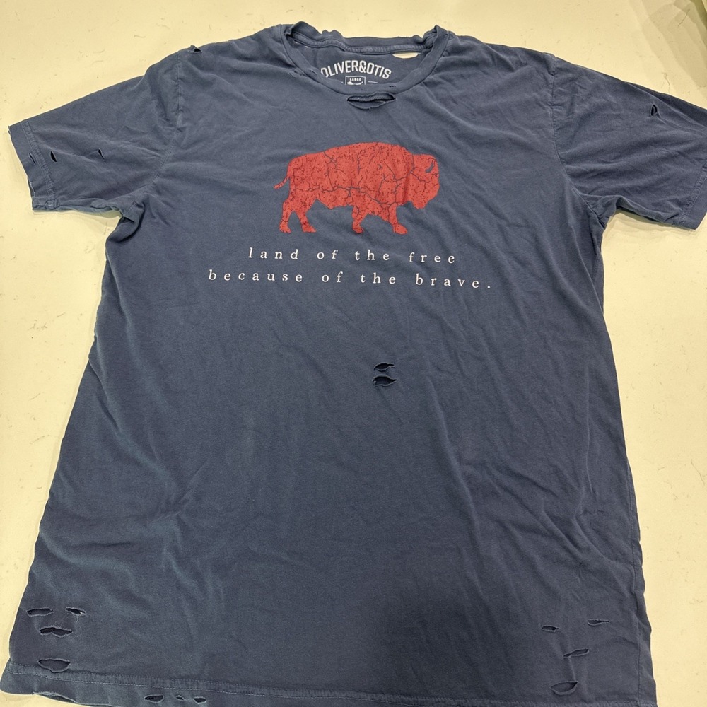 Brave Buffalo Distressed Graphic Tee Large Blue Red T-Shirt Short Sleeve Mens